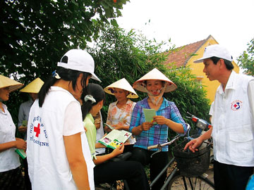 Hội Chữ thập đỏ Việt Nam và Hiệp Hội Chữ thập đỏ - Trăng lưỡi liềm đỏ quốc tế kêu gọi gần 15 tỷ đồng cho hoạt động ứng phó khẩn cấp phòng chống bệnh tay chân miệng