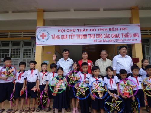 Hội Chữ thập đỏ tỉnh Bến Tre tổ chức tết Trung thu cho các em thiếu nhi nhân dịp tết Trung thu năm 2015