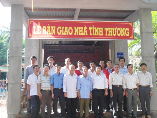 Hội Chữ thập đỏ huyện Mỏ Cày Bắc bàn giao nhà tình thuơng xã Phuớc Mỹ Trung.