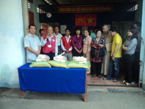 Đoàn Thầy thuốc tình nguyện hội CTĐ TP.HCM về tỉnh Bến Tre khám bệnh và tặng qua Tết Giáp ngọ-2014