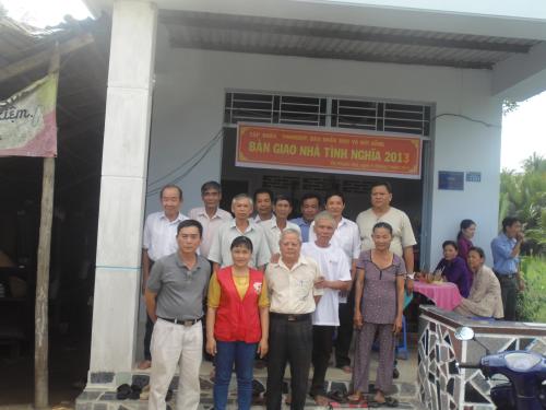 Huyện Mỏ Cày Nam tổ chức bàn giao 30 căn nhà tình nghĩa do Quỹ Thiện Tâm tài trợ