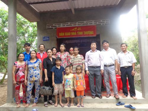     Công ty TNHH Một thành viên XSKT Bình Phước phối hợp Hội Chữ thập đỏ tỉnh tặng 02 căn nhà tình thương tại Bến Tre