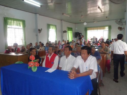 Hội Chữ thập đỏ tỉnh Bến Tre phối hợp Quỹ Thiện Tâm-Tập đoàn Vingroup tặng quà Tết tại huyện Ba Tri và huyện Giồng Trôm