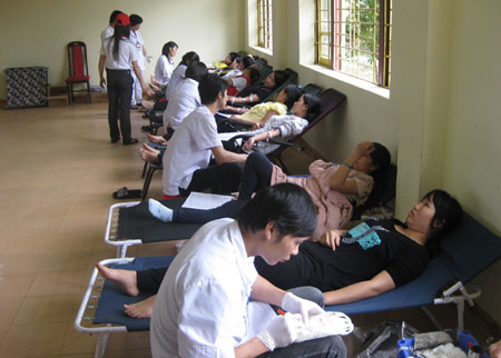 Xã Vĩnh Thành (Chợ Lách) tham gia xuất sắc phong trào hiến máu nhân đạo năm 2012